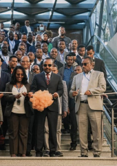 رئيس الوزراء يفتتح موقف سيارات حديث في أديس أبابا