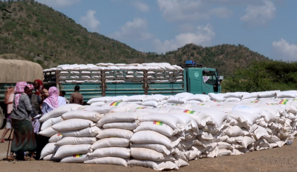 توزيع المساعدات الغذائية الطارئة في المناطق المتضررة من النزاع