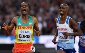 العداء الأثيوبي مختار إدريس يفوز بالميدالية الذهبية في سباق 5 آلاف متر