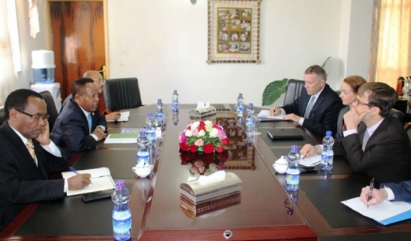 مساعدة وزير الخارجية الأمريكية للدفاع تشيد بجهود إثيوبيا في تحقيق الاستقرار في المنطقة