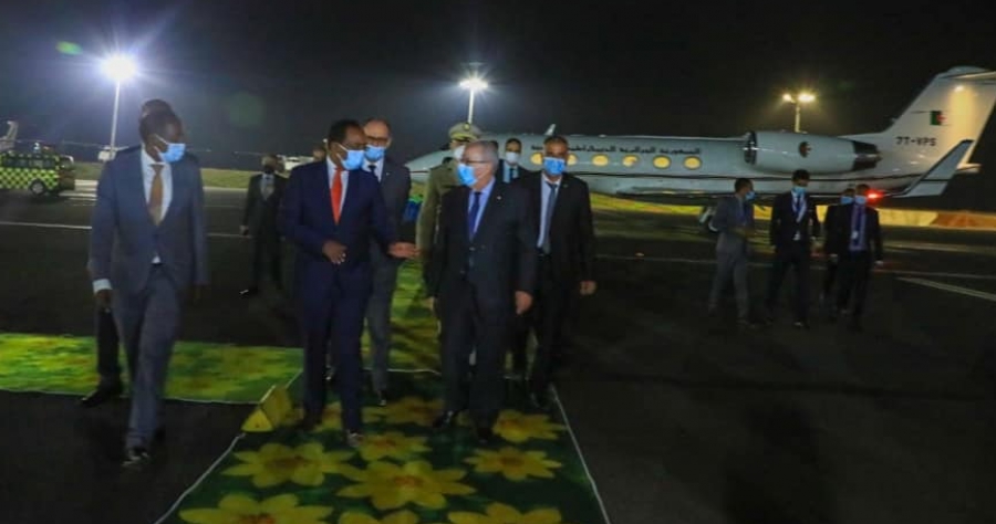 وصول وزير الخارجية الجزائري والرئيس النيجيري السابق إلى أديس أبابا