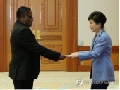 شيفيراو يقدم أوراق اعتماده سفيرا إلى الرئيسة الكورية