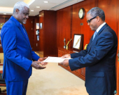 السفير أيلي يقدم أوراق اعتماده إلى رئيس مفوضية الاتحاد الأفريقي