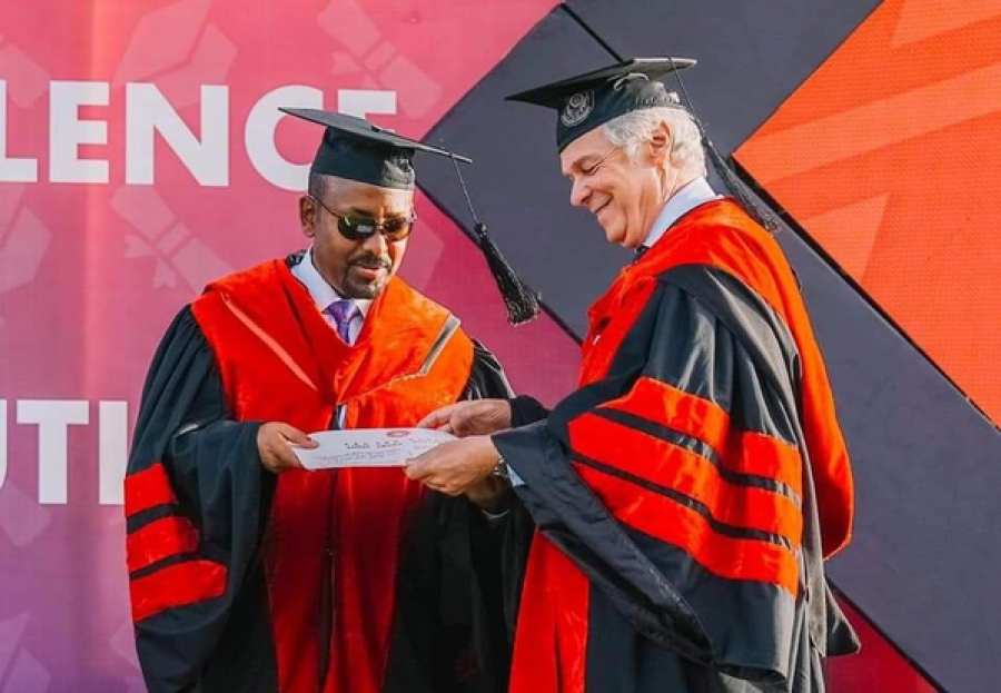 جامعة أديس أبابا  تمنح درجة الدكتوراه الفخرية لرئيس البنك الأفريقي للتنمية ، والمدير العام لشركة ساليني