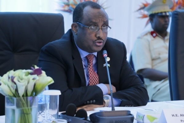 الرئيس يشدد على الحاجة إلى استراتيجية سياسية إلى جانب الحملة العسكرية في الصومال