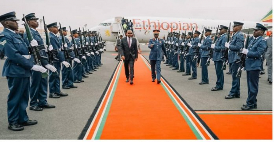 رئيس الوزراء يصل إلى نيروبي للمشاركة في حفل تنصيب الرئيس الكيني
