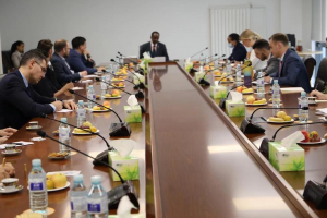 السفير الإثيوبي لدى الصين يطلع الدبلوماسيين المقيمين في بكين على الوضع الحالي في إثيوبيا