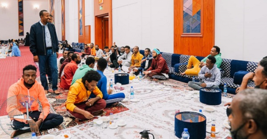 رئيس الوزراء أبي يقيم مأدبة إفطار للعائدين الإثيوبيين من المملكة العربية السعودية