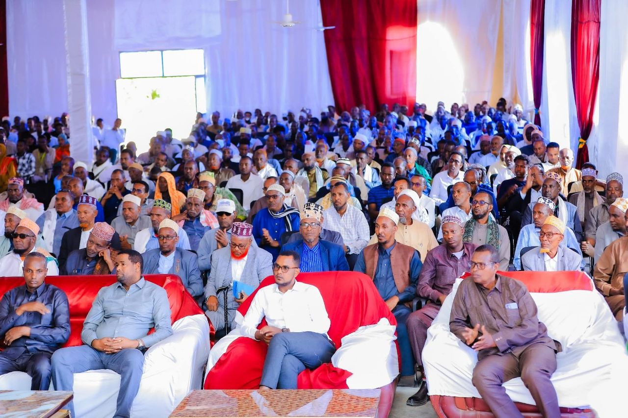 Madaxweynaha Deegaanka Soomaalida ayaa kulan xog-isweydaarsi la yeeshay ...