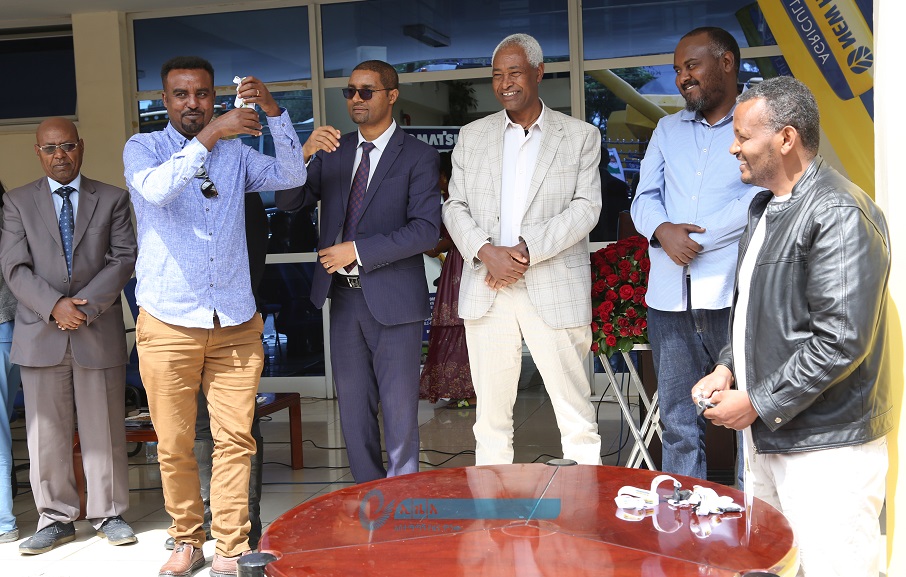 German-funded Combine Harvesters Handed Over to Lease Finance Customers